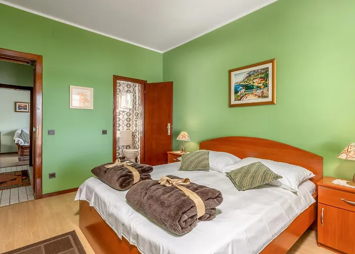 Apartament In With Wifi Palit