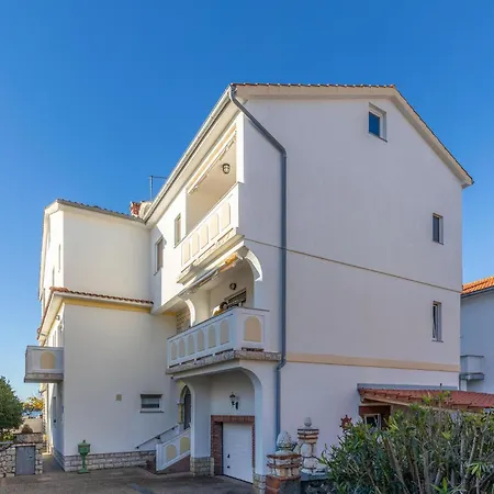 Apartment Gorgeous In With House Sea View Palit