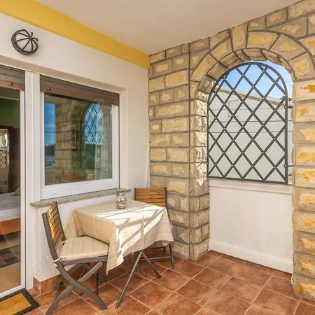 Apartment Gorgeous In With House Sea View